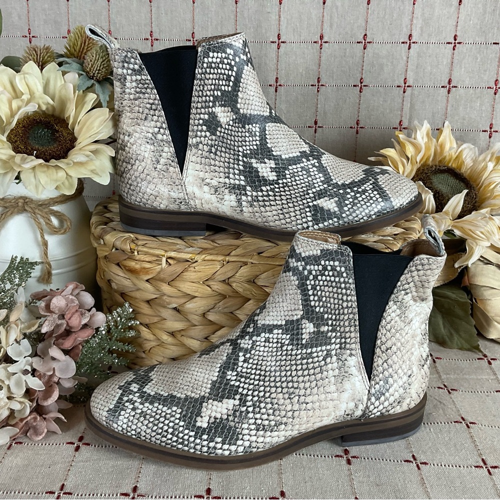 Lucky Brand “Haylia” Chelsea Ankle Boot Snakeskin Embossed Bootie Sz 7 NWOB